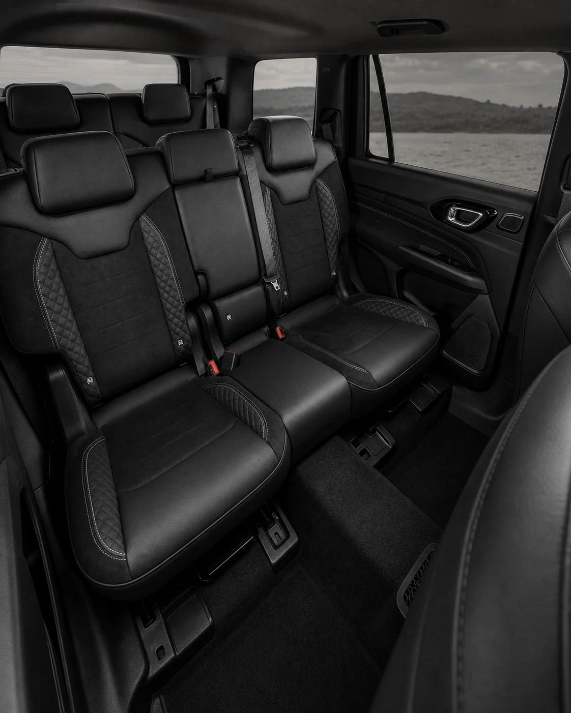 Three-row passenger cabin of a Jeep Commander prepared for executive transportation in Brazil